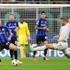A saída dos antigos jogadores está destinada ao Inter de Milão a descer